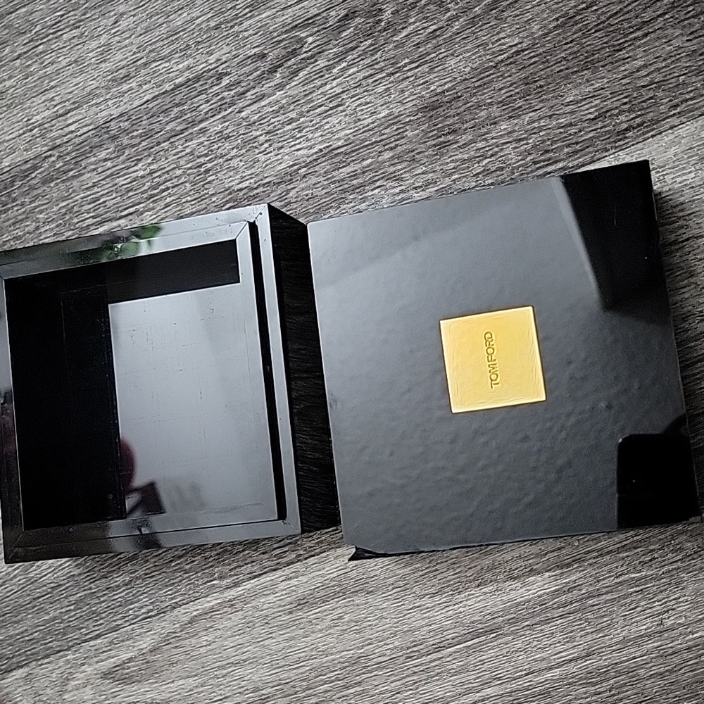 Tom Ford Black Box with Gold Accent - Picture 2 of 4